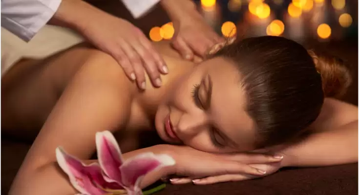 8 Health Benefits of Massage Oil for Women